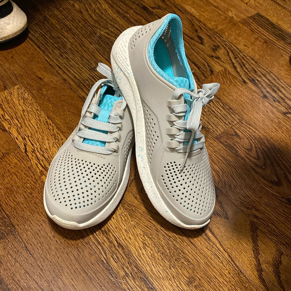 Lite Ride by Crocs - Women’s size 6 sneakers - grey and blue